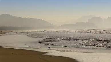 4K实拍夏日海浪沙滩自然风光视频海边大海视频的预览图